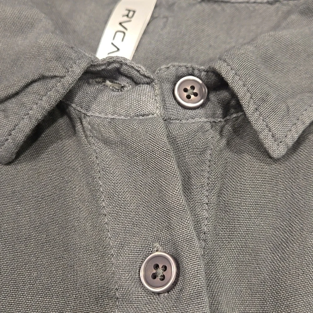 RVCA WOMEN'S SOLSTICE BUTTON - UP COVERUP. GREY. SIZE SMALL.